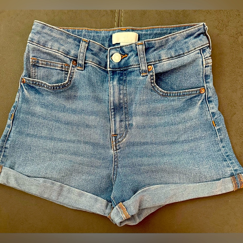 H&M Women Short Jeans, Size 6